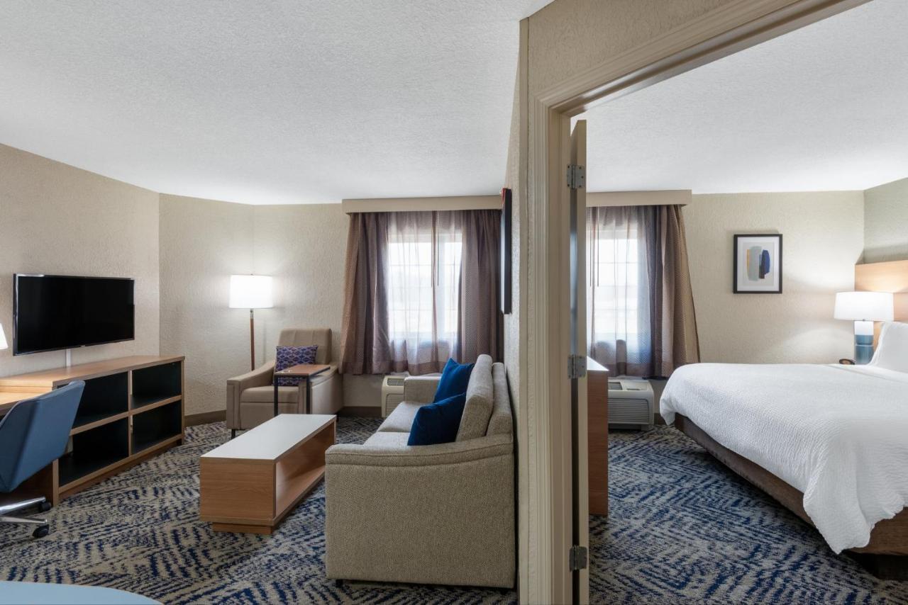 แคนเดิ้ลวูด สวีท เชซาพีค-ซัฟฟอล์ก Hotel ภายนอก รูปภาพ