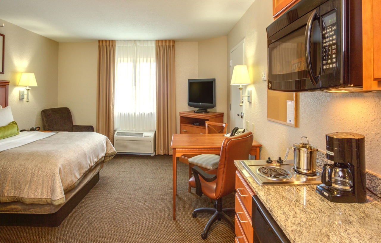 แคนเดิ้ลวูด สวีท เชซาพีค-ซัฟฟอล์ก Hotel ภายนอก รูปภาพ