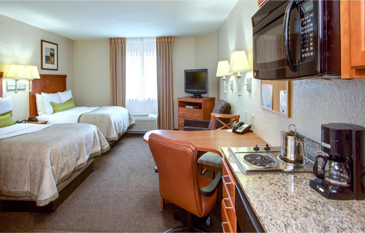 แคนเดิ้ลวูด สวีท เชซาพีค-ซัฟฟอล์ก Hotel ภายนอก รูปภาพ